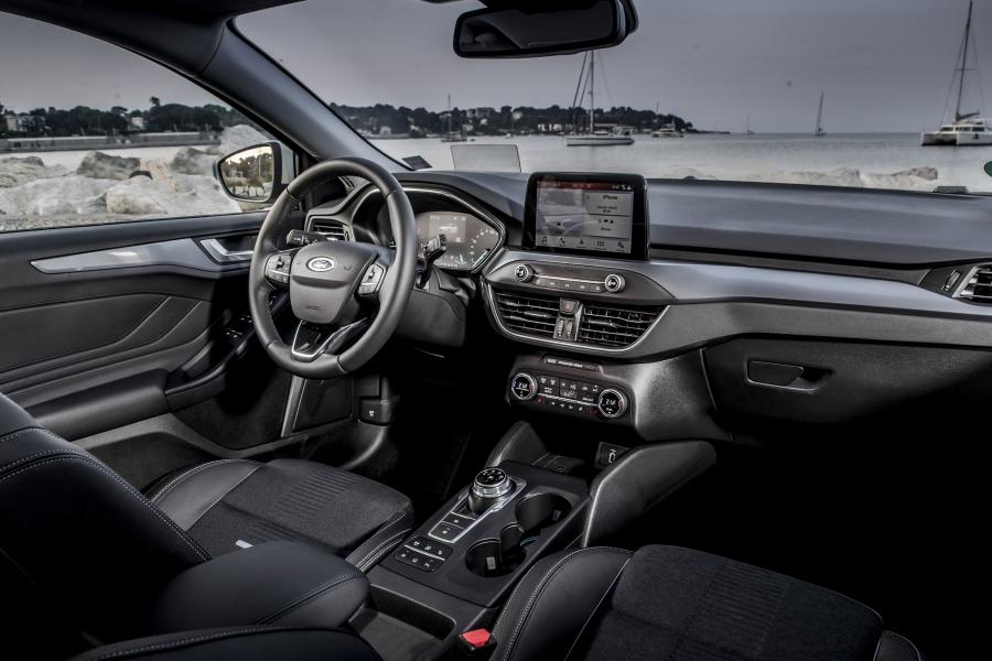 Торпедо Ford Focus Active Wagon 2018 года  (WW) (фото 43 из 49)